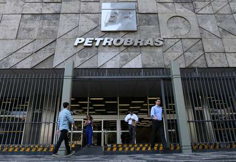 Governo estuda projeto de lei para privatizar a Petrobras
