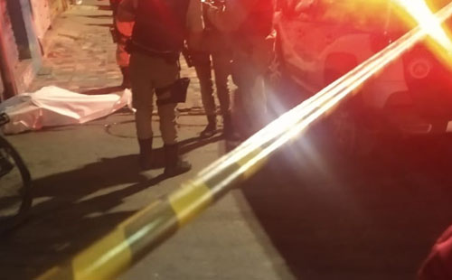 Urgente em Conquista: Dois jovens são mortos na Avenida Frei Benjamim, um foi identificado