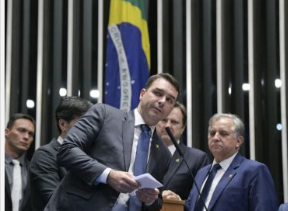 Senador Flavio Bolsonaro apresentará no senado proposta de impisto único