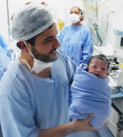 Itapetinga: Nasce Manuela, primeira filha do prefeito Rodrigo Hagge e Yasmin Lima