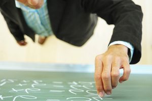 Uesb abre seleção para professor substituto