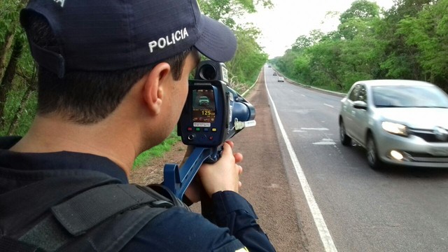 Bolsonaro determina suspensão do uso de radares móveis em rodovias federais