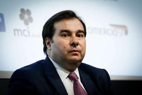 Rodrigo Maia anuncia pacote com ações de combate à pobreza