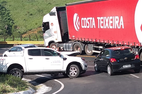 Urgente em Conquista: Susto e acidente com carro oficial do Governo do Estado no Marçal