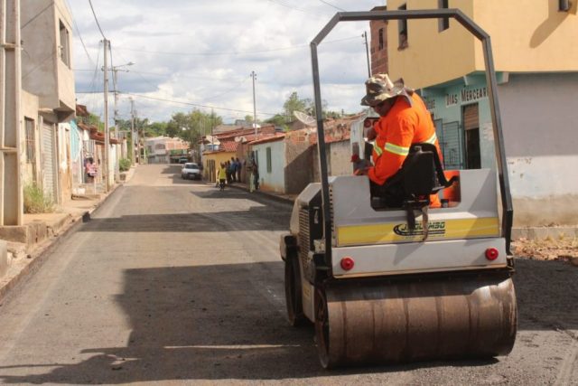 Itapetinga: Mais ruas pavimentadas no bairro Vila Rosa