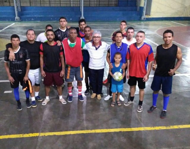 Itapetinga: Vereador José Antunes prestigia partidas de Futsal
