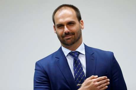 Eduardo Bolsonaro afirma que não vai renunciar ao mandato após fim de licença