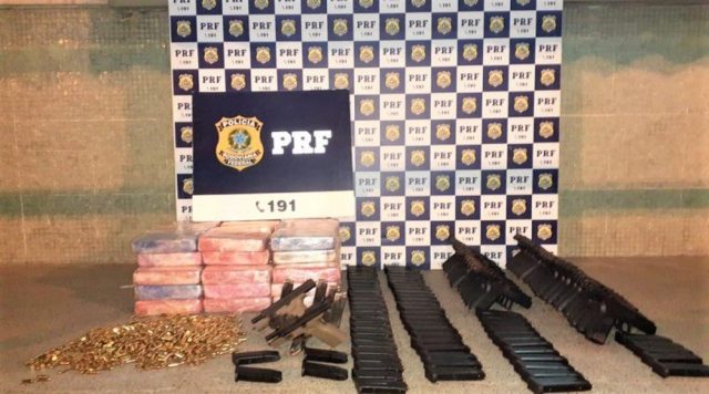 Bahia: Casal com 36 pistolas, 2 mil munições, 74 carregadores e quase 50 kg de crack são apreendidos pela PRF