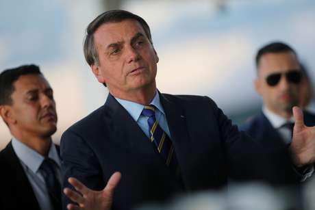 Bolsonaro nega Renda Brasil, prega aumento do Bolsa Família e põe fim ao auxílio emergencial