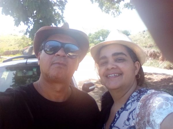 Itapetinga: A radialista Adreane Brito completa mais um ano de vida e recebe felicitações do esposo Edilson Lima e dos filhos
