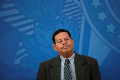 Mourão ataca imprensa, governadores, parlamentares e juízes