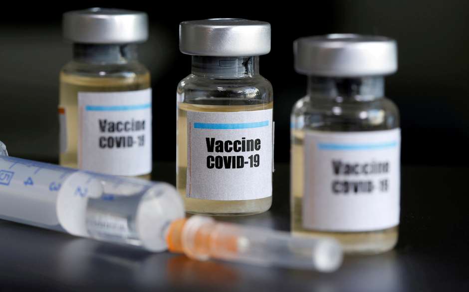 Primeiro lote da vacina russa é lançado para uso da população
