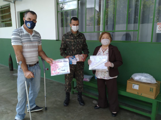 Itapetinga: Representantes da Mesa Diretora da Câmara visitam e entregam doações ao Tiro de Guerra