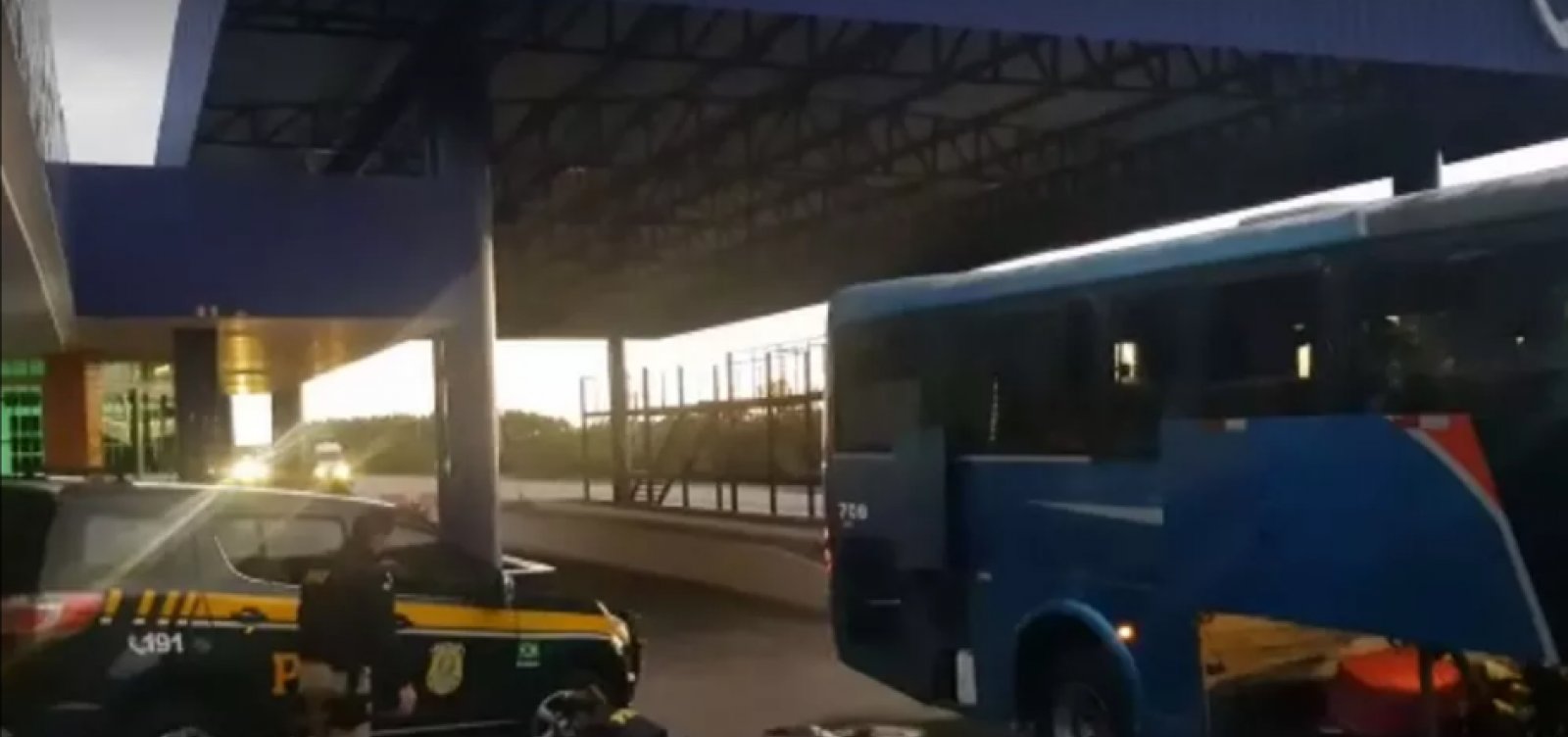 Cerca de 100 kg de maconha são apreendidos em menos de 24 horas durante abordagens da PRF