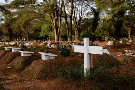 Brasil registra mais 1.233 mortes e ultrapassa 75 mil óbitos