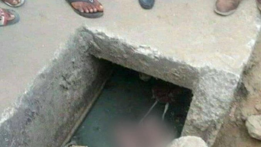 Gêmeos recém-nascidos são encontrados mortos em esgoto