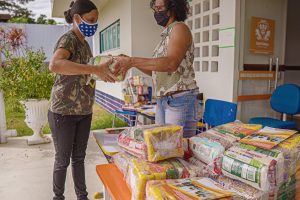 Itapetinga: Prefeitura realiza segunda etapa de distribuição de kits merenda escolar