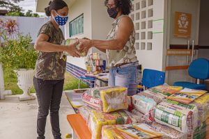 Itapetinga: Prefeitura realiza segunda etapa de distribuição de kits merenda escolar