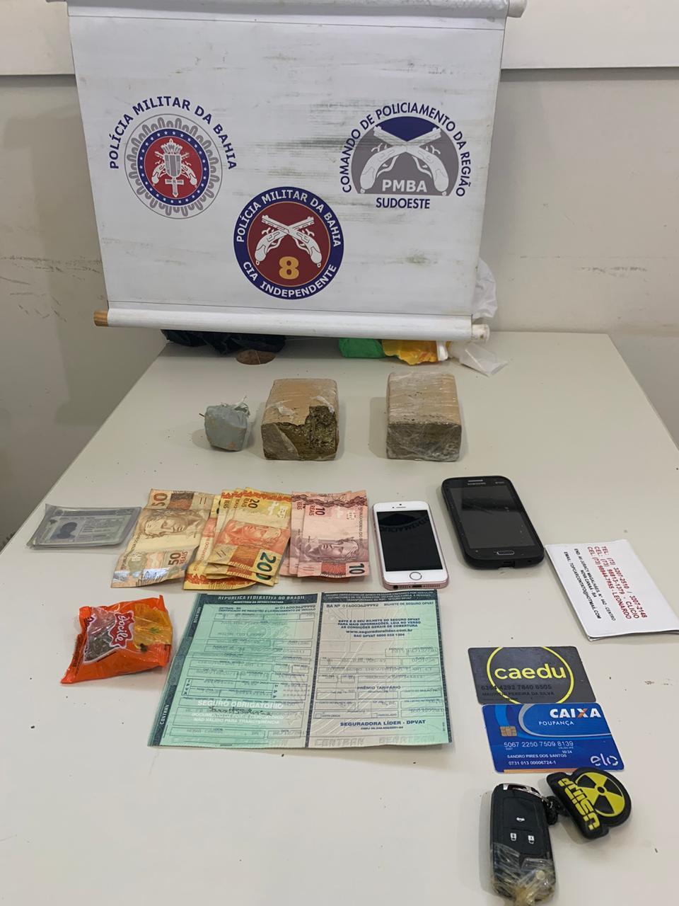 Através de denúncia, PM apreende duas barras e meia de maconha em Ibicuí e Iguaí