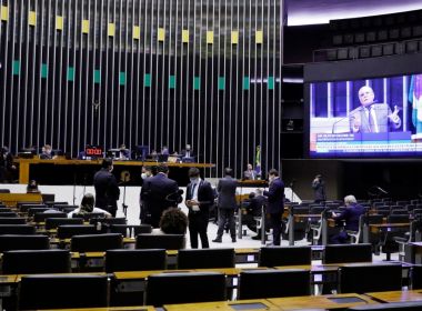 Câmara aprova em 1º turno texto-base da PEC que adia para novembro eleições deste ano