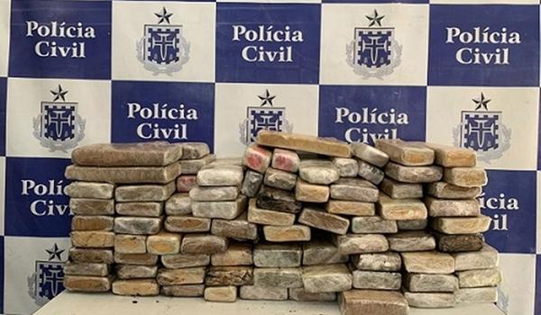 Polícia apreende 90 quilos de maconha dentro de carro adaptado para ambulância em Jequié