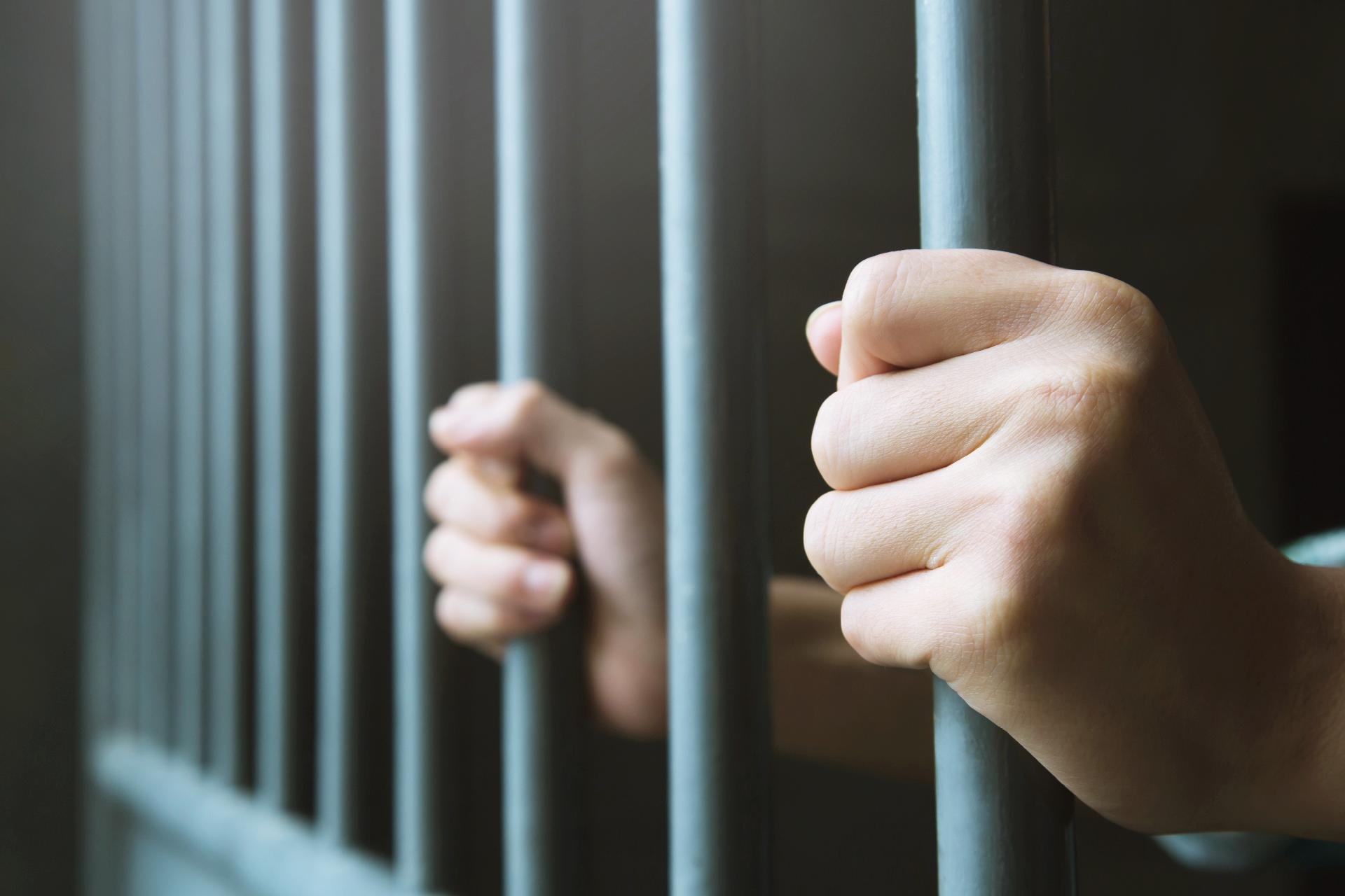 Bebê de 2 meses morre após sofrer violência sexual; pai é acusado do crime