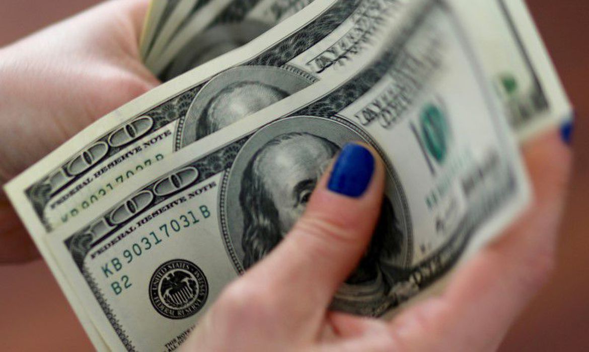 O dólar americano começou esta semana cotado a R$ 4,79