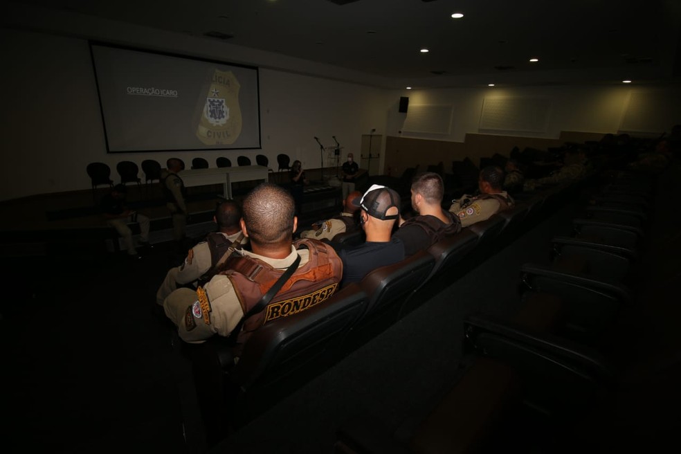 Polícia cumpre mandados na Bahia e São Paulo contra grupo investigado por tráfico de drogas e roubos a bancos