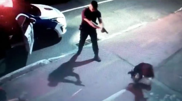 Vídeo mostra agente da Guarda Municipal atirando em cachorro no ES e provoca revolta nas redes