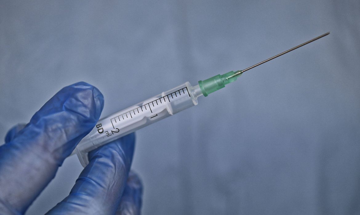 Portugal avisa população por SMS que vacinação começa no domingo