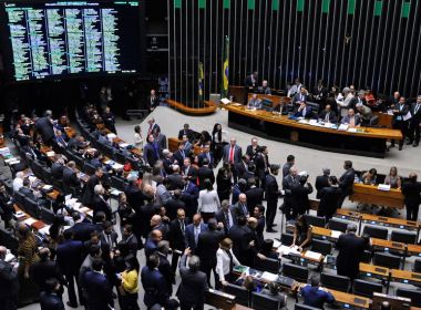 Câmara retira quarentena eleitoral a magistrados e militares