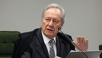 Anvisa tem 72 horas para esclarecer sobre uso de vacina russa