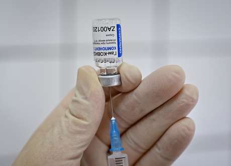 Anvisa decidirá uso emergencial de vacinas no domingo