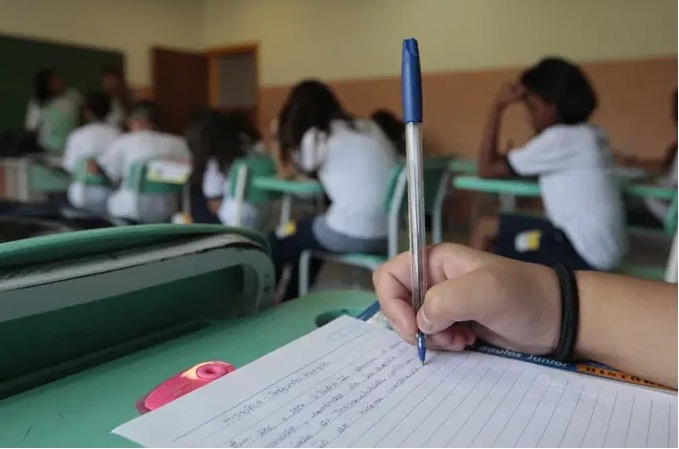Itapetinga: Prefeitura antecipa metade do 13º dos profissionais da rede municipal de educação que aniversariam em janeiro