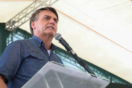 Bolsonaro sugere conspiração por Lula e ameaça não aceitar eventual derrota em 2022