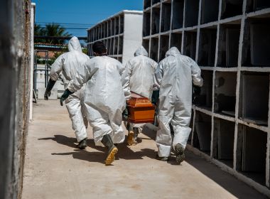 Após recorde na quarta, mortes por Covid-19 têm queda na Bahia; nº de internados sobe