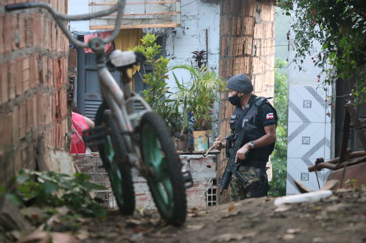 Que horror! Mãe é presa por consentir estupro da filha; o padrastro era o estuprador