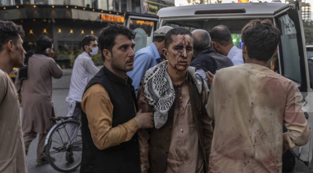 Explosões deixam ao menos 72 mortos no aeroporto de Cabul, no Afeganistão