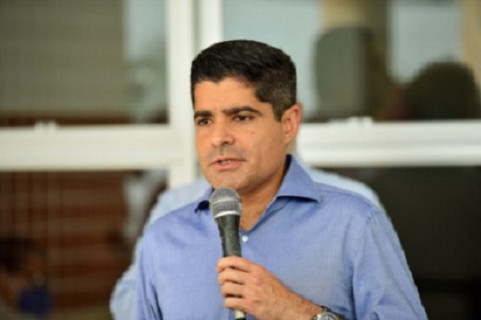 Neto desmente notícia de colunista da Veja sobre acordo com Bolsonaro para 2022