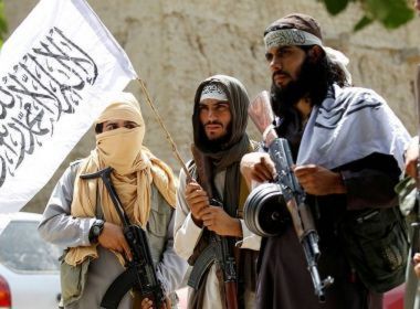 Talibã concorda com saída de afegãos, diz comunicado internacional