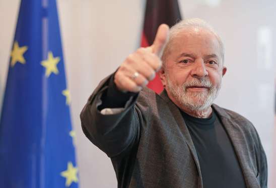 Juíza do DF arquiva ação contra Lula no caso do triplex