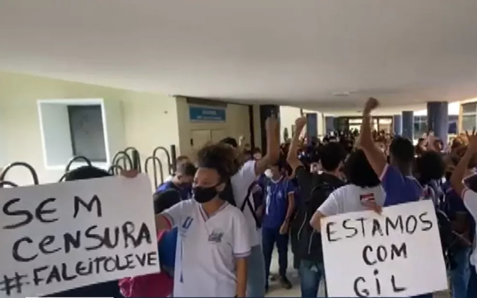 Intimada por ‘doutrinação feminista’, professora de escola da rede pública da Bahia lamenta situação: ‘estou muito abalada’