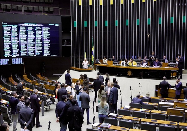 Senado aprova PEC que amplia benefícios sociais até o final do ano; acompanhe