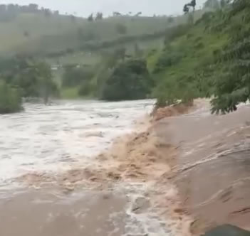 Rio Ribeirão transborda após fortes chuvas em Amargosa e região