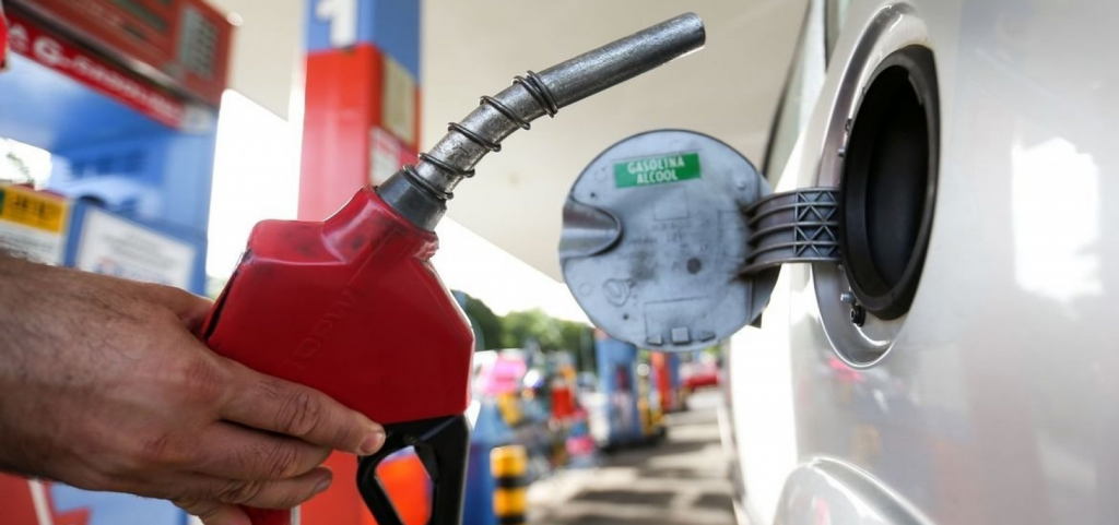 Preço da gasolina sobe quase 50% entre janeiro e dezembro