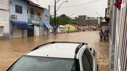 Itororó: Fortes chuvas alagam ruas e preocupa população