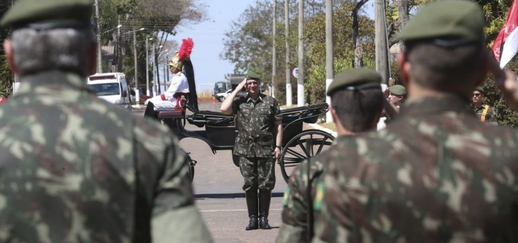 Militares prestarão continência a qualquer presidente eleito, diz comandante da FAB