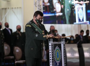 Exército exige vacinação e proíbe que militares espalhem fake news