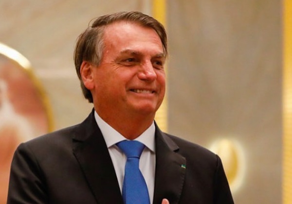 Bolsonaro diz que troca no comando da Petrobras foi por “alguém mais profissional”