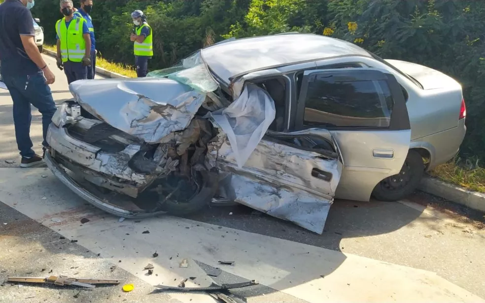 Uma pessoa morre e quatro ficam feridas em acidente na BR-116, no sudoeste da Bahia